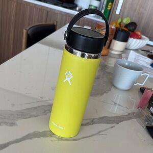 Hydro Flask Neon Yellow 20 oz Wide Flex Lid